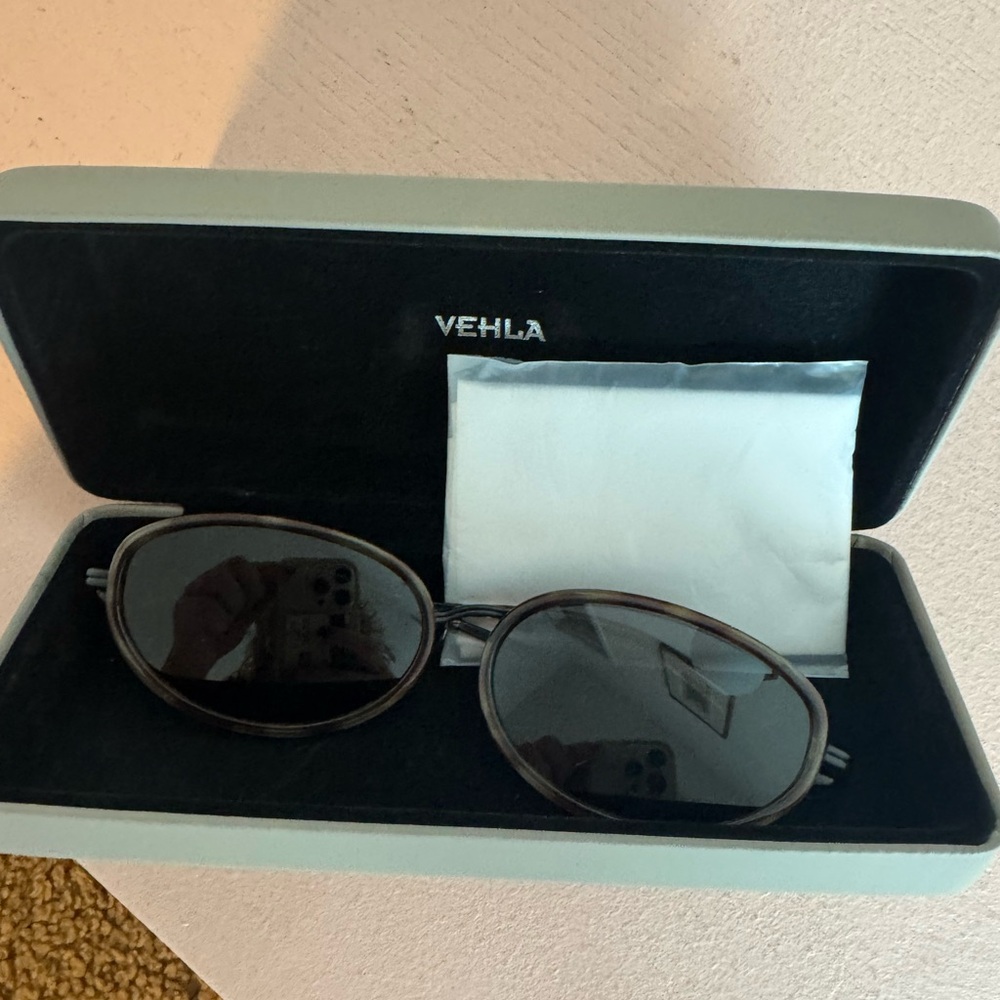 VEHLA reign oval Tortoiseshell Sunglasses - Picture 7 of 9